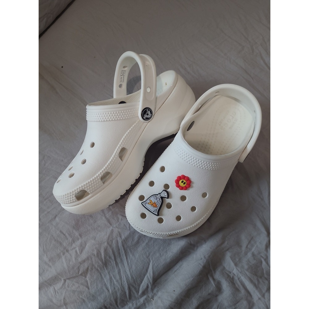 Crocs Classic Platform Clog womens SZ 5 white with Fish and flower Charm comfort